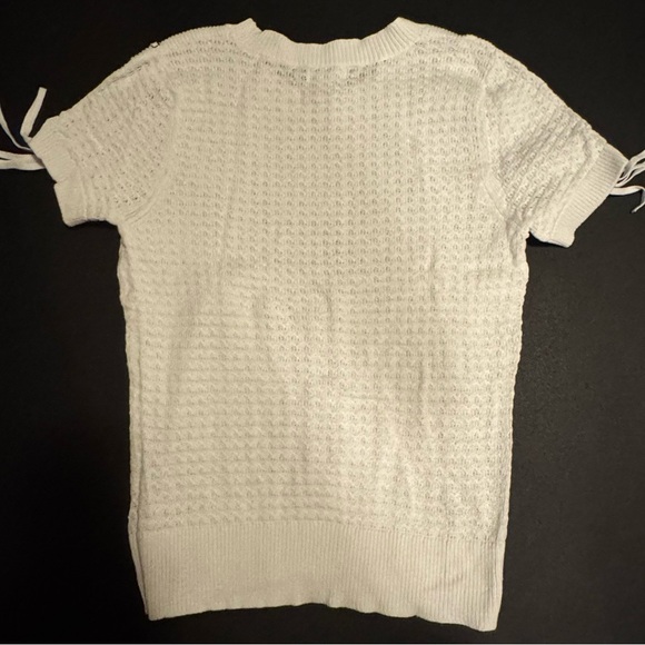 Kenar White Lace-Up Sleeve Knit Top - Picture 2 of 4